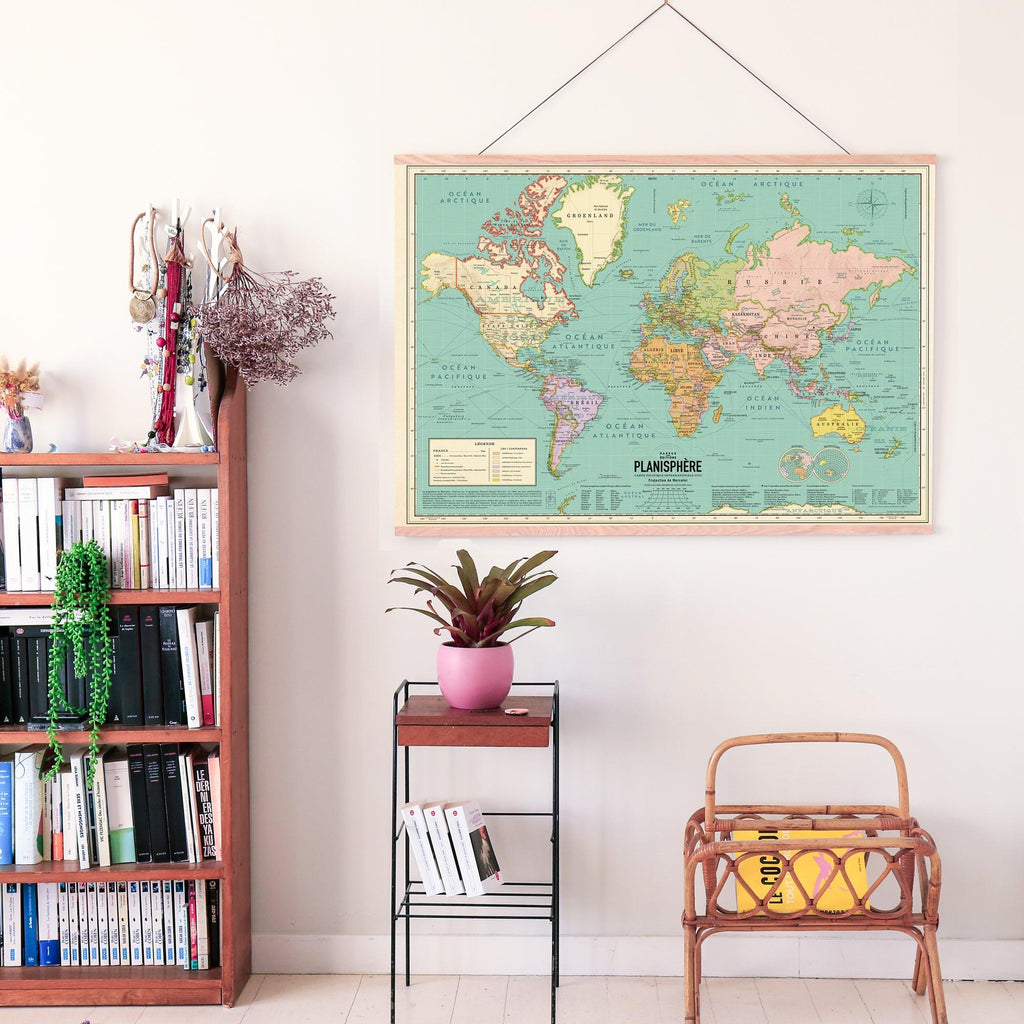 Kit affiche Carte du monde 2022 XL style vintage en Français 100 cm x 70 cm avec porte affiche aimanté - PAPPUS EDITIONS