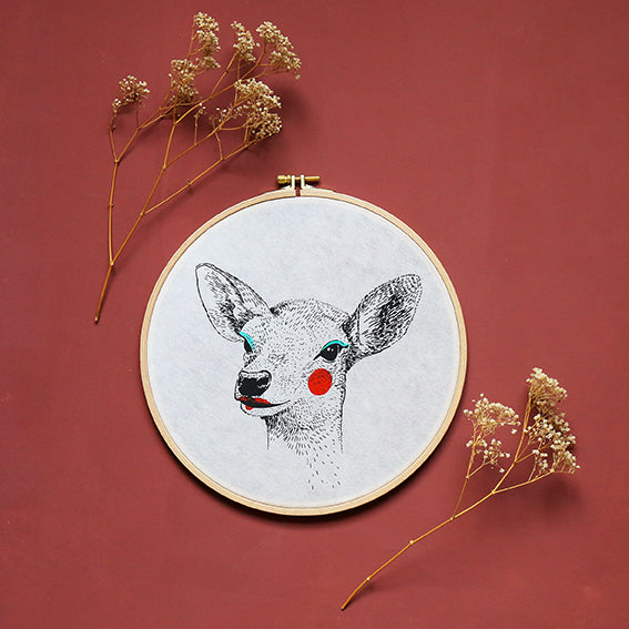 Biche - Sérigraphie sur papier japonais et tambour de broderie - "Painted Animals" Collection Dream Drum