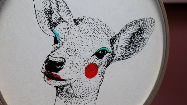 Biche - Sérigraphie sur papier japonais et tambour de broderie - "Painted Animals" Collection Dream Drum