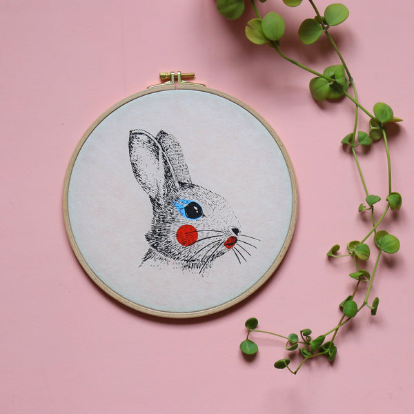 Le lapin - Sérigraphie sur papier japonais et tambour de broderie - "Painted Animals" collection Dream Drum